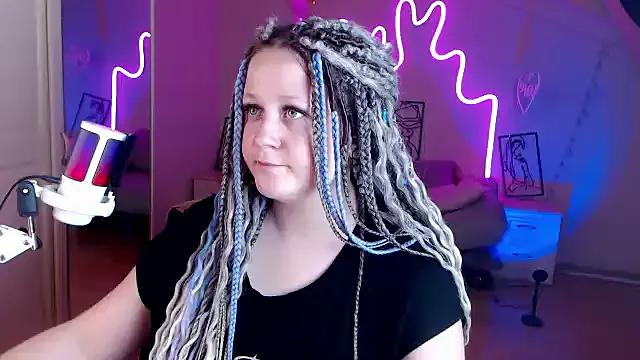 LizzyShine from StripChat