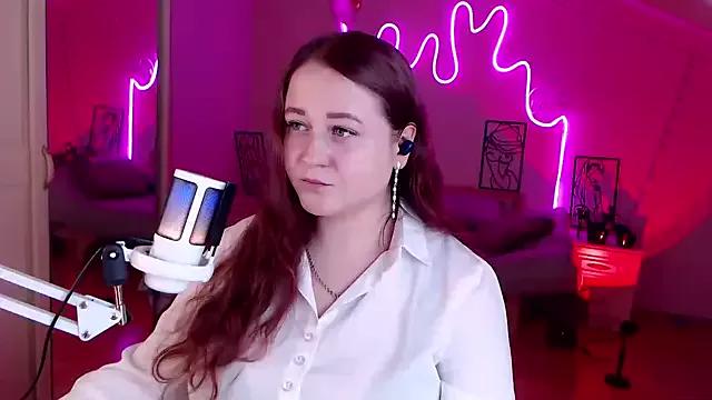 LizzyShine from StripChat