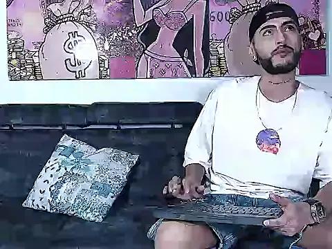 Lobocruzlatino15 from StripChat