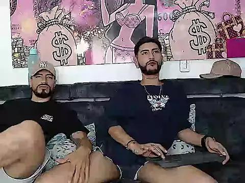 Lobocruzlatino15 from StripChat