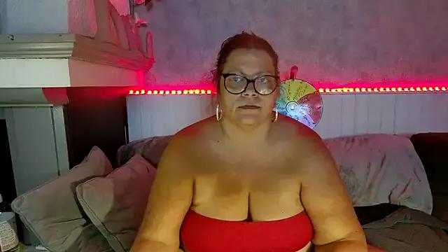 Lola-squirt from StripChat