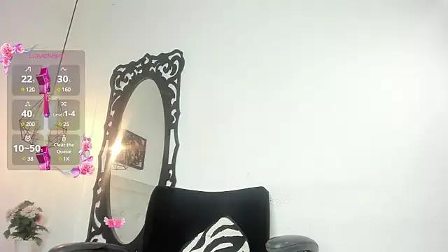 Lola_Blondie from StripChat