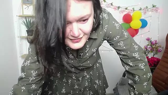 LolaHikls from StripChat
