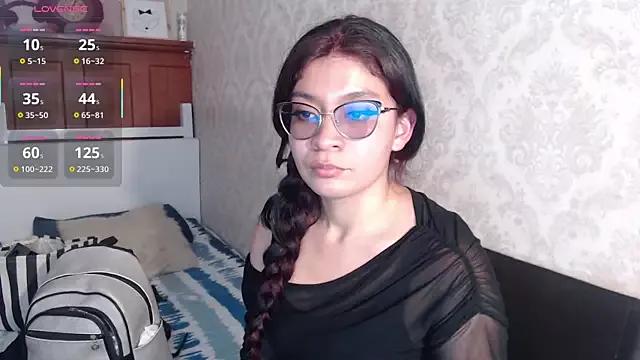 LolaRicci from StripChat is Freechat
