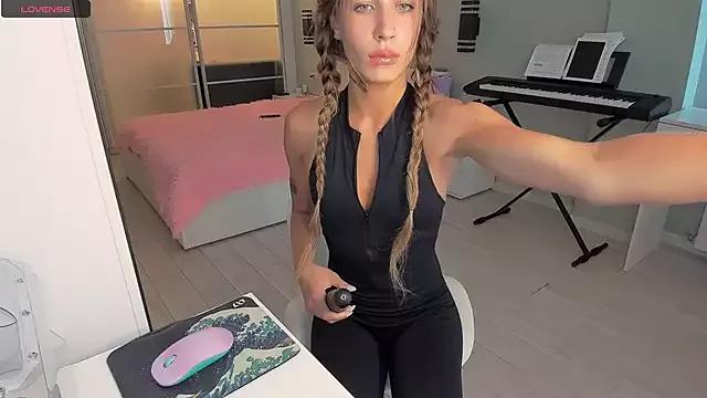 LolaVexx from StripChat is Freechat