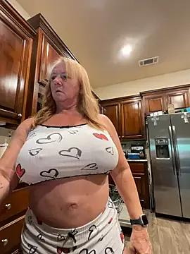 Lolli_Jones from StripChat is Freechat