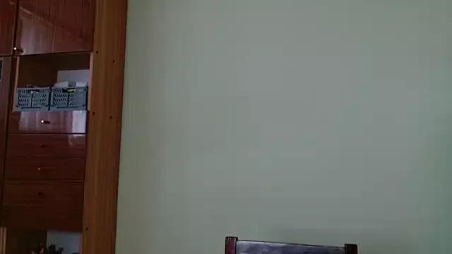 LooveELLYx from StripChat