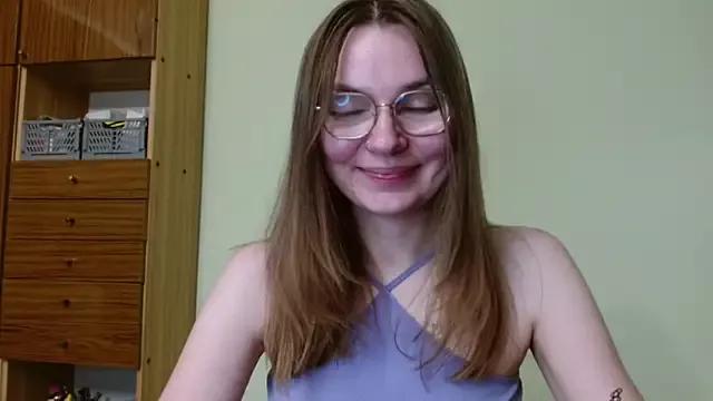 LooveELLYx from StripChat