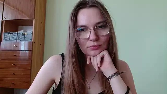LooveELLYx from StripChat