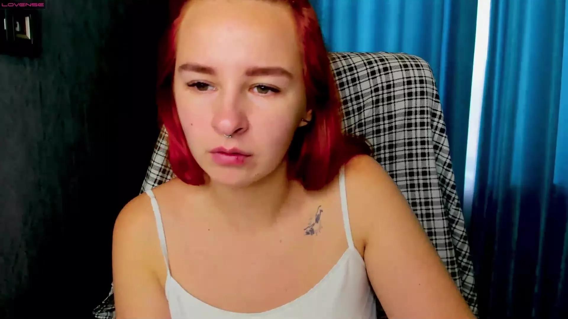 LoraMoor webcams show profile image 
