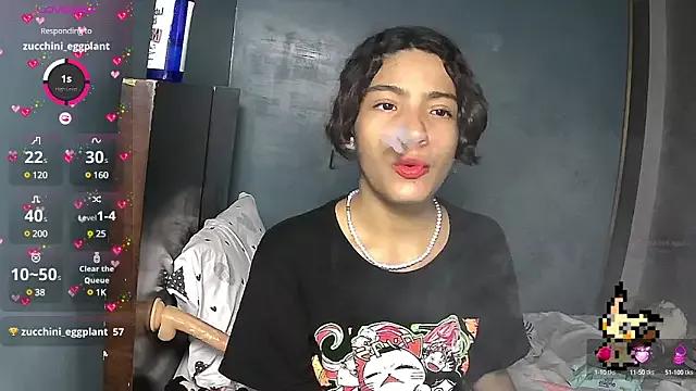 Lovelyamyy from StripChat is Freechat