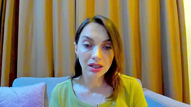 LovelyeeMia webcams show profile image 