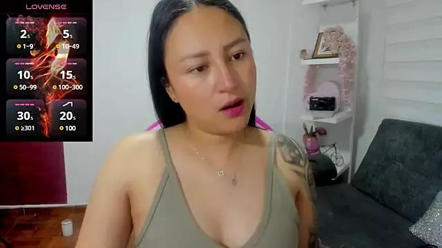 luciana_brownn from StripChat is Freechat