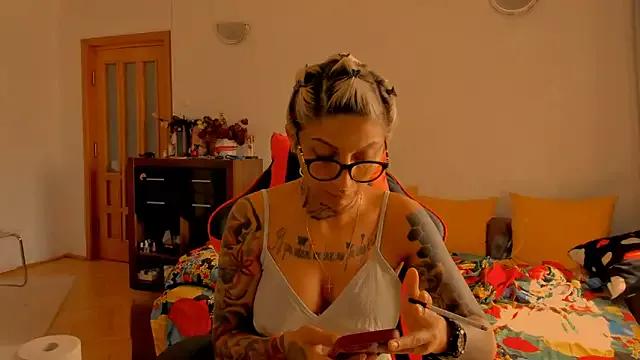 Girls: try live performances with matured performers, from dancing to quirks, in a variety of beautiful sex cams.