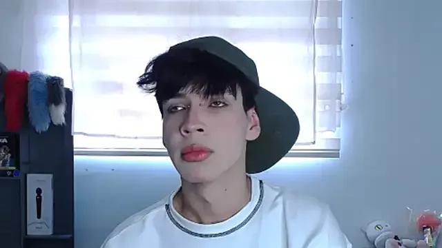 lucky_stricke from StripChat is Freechat