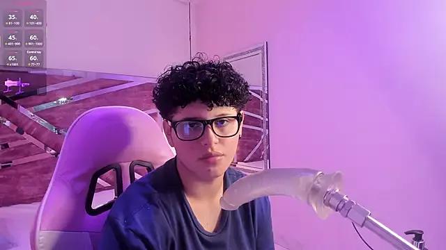 LukeBear from StripChat is Freechat