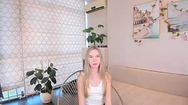 LunaTemptres from StripChat is Freechat