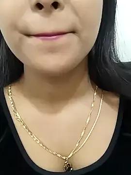 Photos of Maahhii_2 from StripChat is Freechat