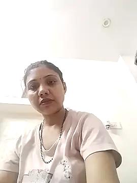 Madem-18 from StripChat is Freechat