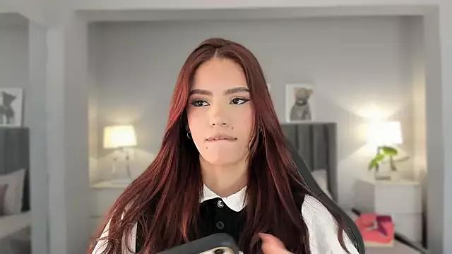 Madie__collins from StripChat is Freechat