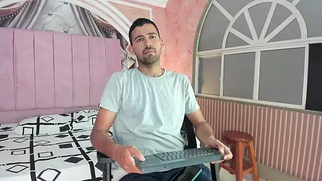 Photos of Magnus_jafar from StripChat is Freechat