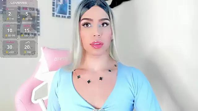 Maholly_ from StripChat is Freechat