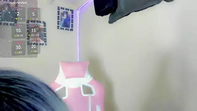 Maholly_ from StripChat is Freechat