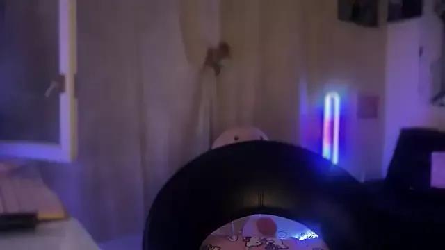 Mannarie_Madsinn from StripChat is Freechat