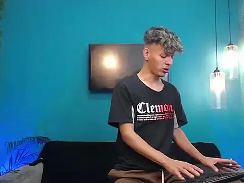Marcus_and_Tony from StripChat is Freechat