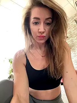 MarinaDiva11_74 from StripChat is Freechat