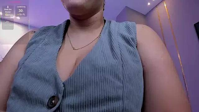 MartinnaBonnet from StripChat is Freechat