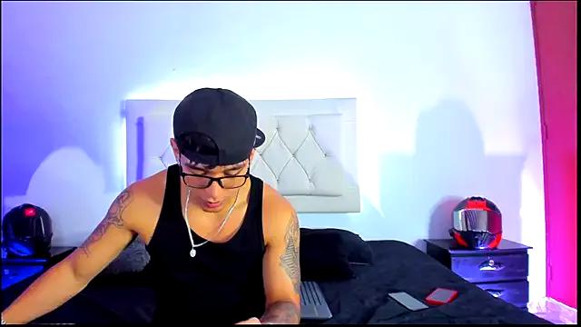 Photos of Mattew_Dluca_ from StripChat is Freechat
