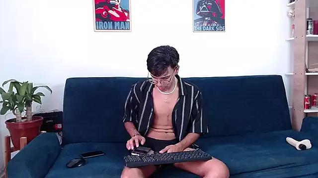 mattsummer from StripChat is Freechat