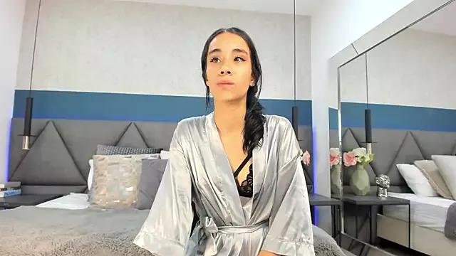MelinaRouses from StripChat is Freechat