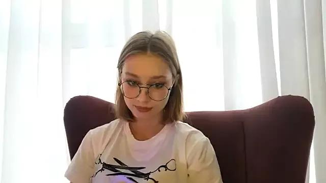Mia_Muse from StripChat is Freechat
