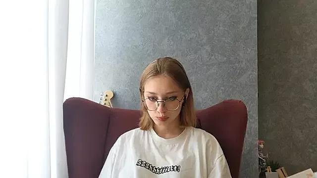 Mia_Muse from StripChat is Freechat