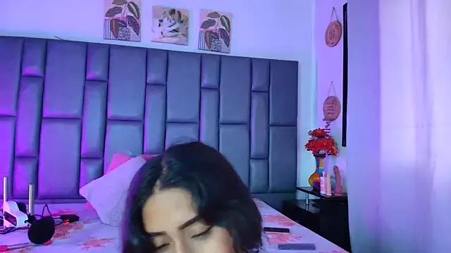 MiaRossel from StripChat is Freechat