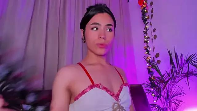 Photos of Michell_pineda from StripChat is Freechat