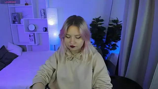MichelleRebel from StripChat is Freechat