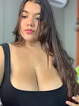 Michellesexxy from StripChat is Freechat