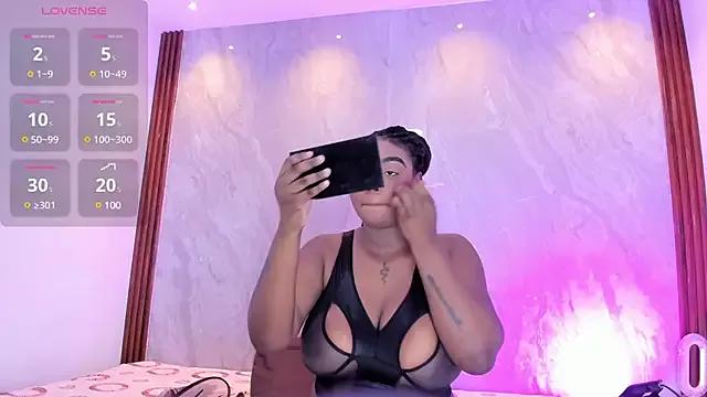 MiiaaCollinss webcams show profile image 