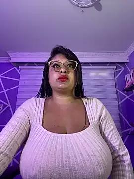 MiiaaJoness from StripChat