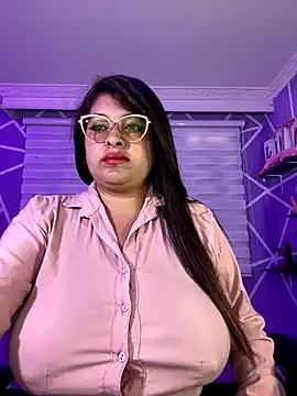 MiiaaJoness from StripChat