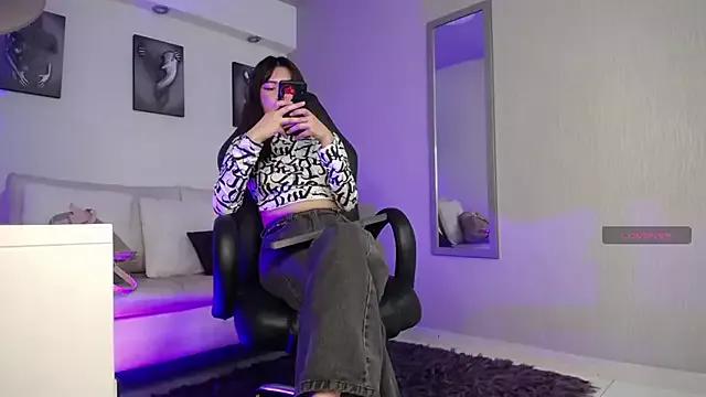 MiiaSuki from StripChat
