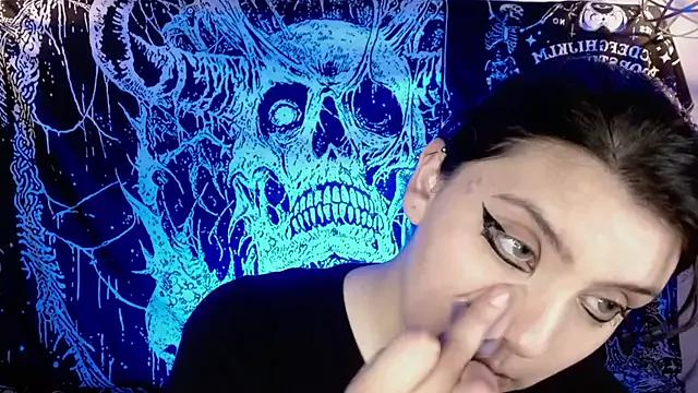 mikaskullcs from StripChat is Freechat