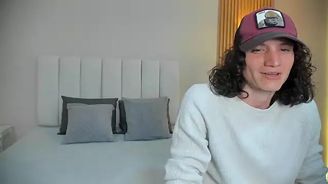 Mike_and_Cleopatra from StripChat is Freechat