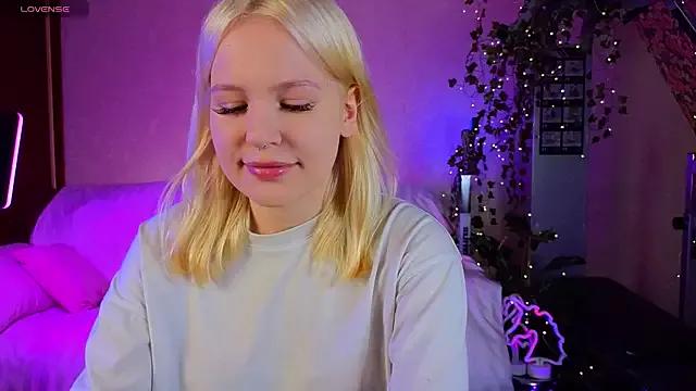 Mila_Lioness from StripChat is Freechat