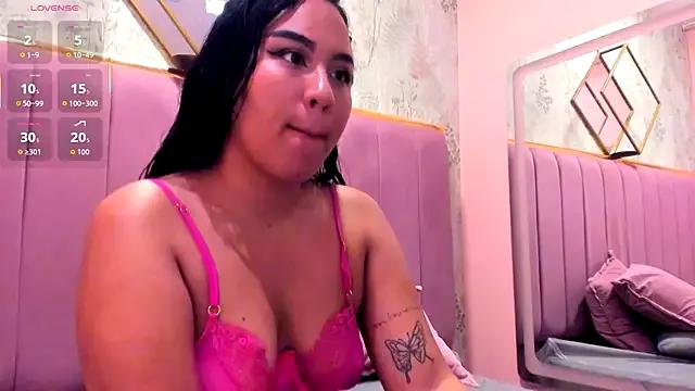 Milenacollins from StripChat is Freechat
