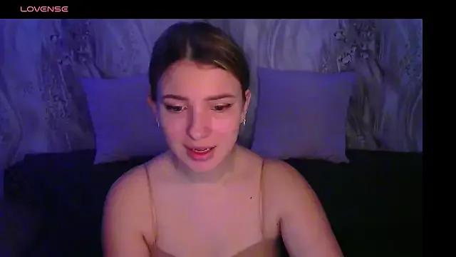 MilinaFox from StripChat