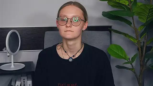 MillieRicketts from StripChat is Freechat
